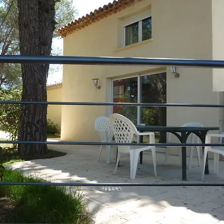 Couette-café Sous Les Pins De 3*